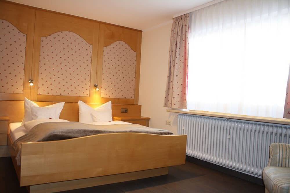 Ganze Wohnung, (04)Ein-Raum-Ferienwohnung, 26qm, 2 Personen, 1 Wohn-Schlafraum, Küche, Terrasse in Reit im Winkl, Bayerische Alpen