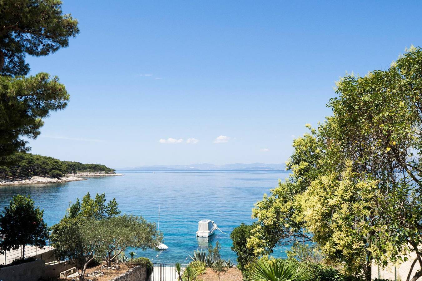 Ganze Ferienwohnung, Strandnahe Ferienwohnung mit großer Terrasse in Postira, Brac