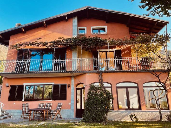 Ferienwohnung für 4 Personen, mit Garten und Seeblick, mit Haustier in Porto Valtravaglia