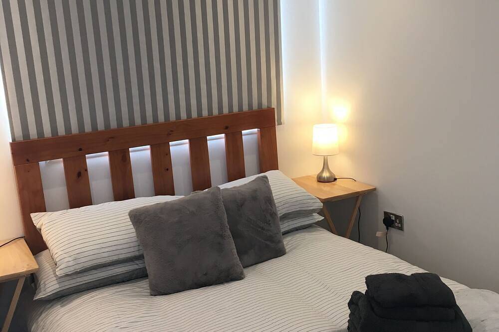 Stylish modern dog friendly two bedroom chalet in Dartmouth in Dartmouth, Devon