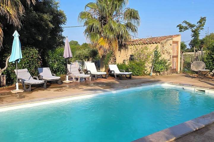 Gîte pour 6 personnes, avec jardin et piscine