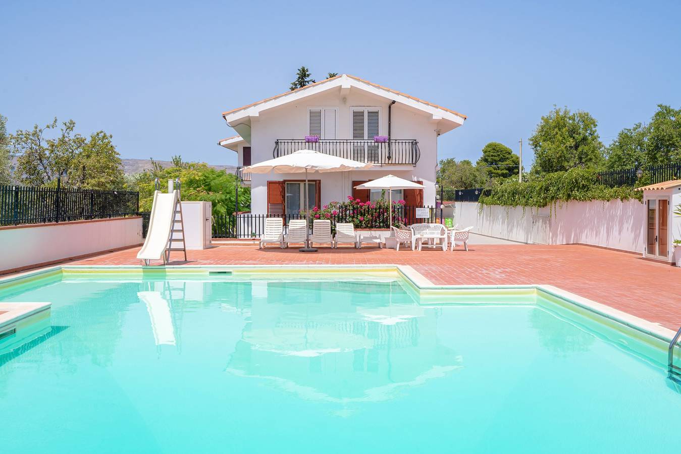 Ganze Wohnung, Ferienwohnung 'Mini Appartamento In Villa' mit Gemeinschaftspool, Gemeinschaftsgarten und Wlan in Noto, Noto und Umgebung