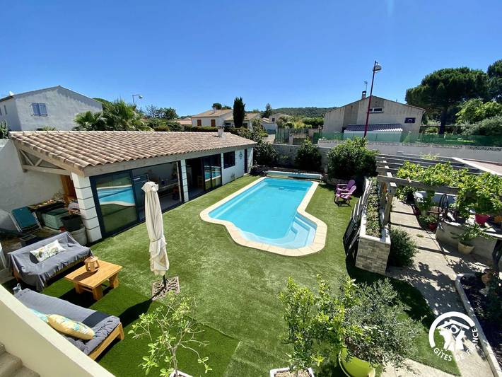 Gîte pour 2 personnes, avec Terrasse ainsi que Jardin et Piscine à Vinassan