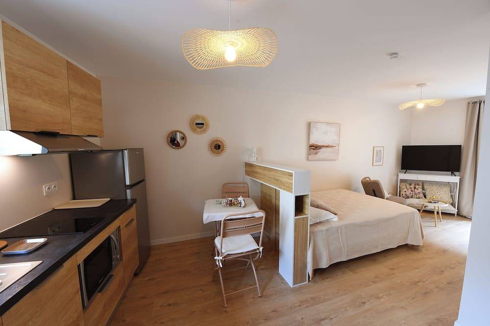 Apartamento entero, Ange A warm, natural light, a peaceful refuge where life is good in Arbent, Nantua