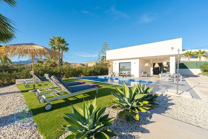 Chalet para 6 personas, con Balcón y Terraza además de Jardín y Piscina en Busot