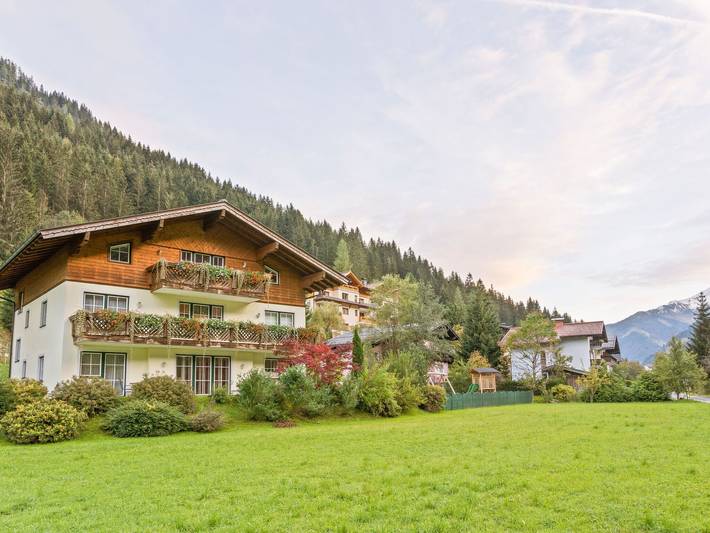 Ferienwohnung für 6 Personen, mit Balkon und Whirlpool sowie Sauna in Großarl