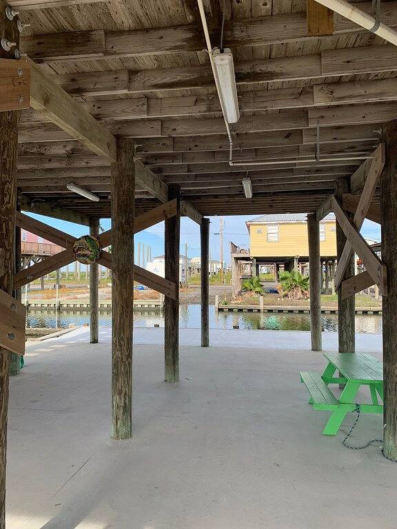 Wahoo ist ein Waterfront Camp mit Bootszugang und Bootsanleger in Grand Isle, Jefferson Parish