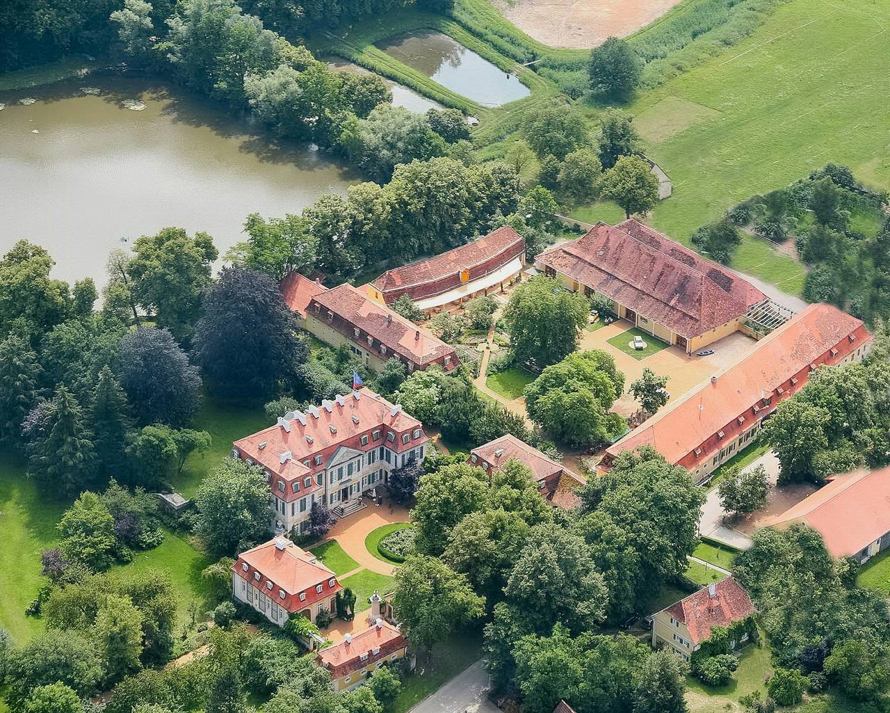 Historisches Forsthaus bei Schloss Dennenlohe in Unterschwaningen, Fränkisches Seenland
