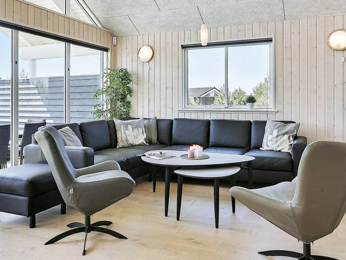 Ferienhaus für 20 Personen, mit Terrasse und Pool in Marielyst
