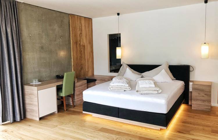 Hotel für 4 Personen, mit Seeblick und Pool sowie Sauna und Balkon, kinderfreundlich am Millstätter See - 4