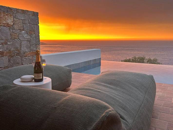 Hôtel pour 2 personnes, avec jacuzzi et piscine ainsi que jardin et sauna