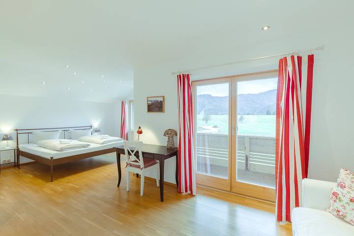 Ferienhaus für 9 Personen, mit Whirlpool und Garten sowie Sauna, kinderfreundlich in Reit im Winkl - 3