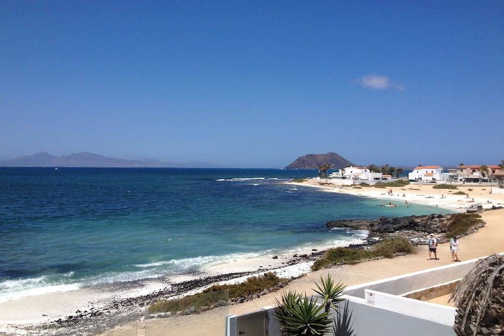 Exklusive Villa direkt am Meer mit Wifi und Blick auf Lobos und Lanzarote in Bajo del Medio (La Oliva), La Oliva