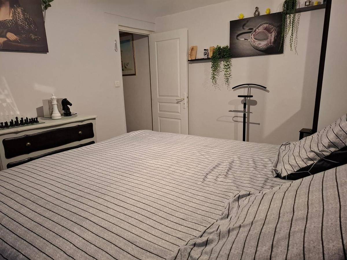 Chambre avec Sdb privative et parking Moto ou Vl in Romorantin-Lanthenay, Sologne