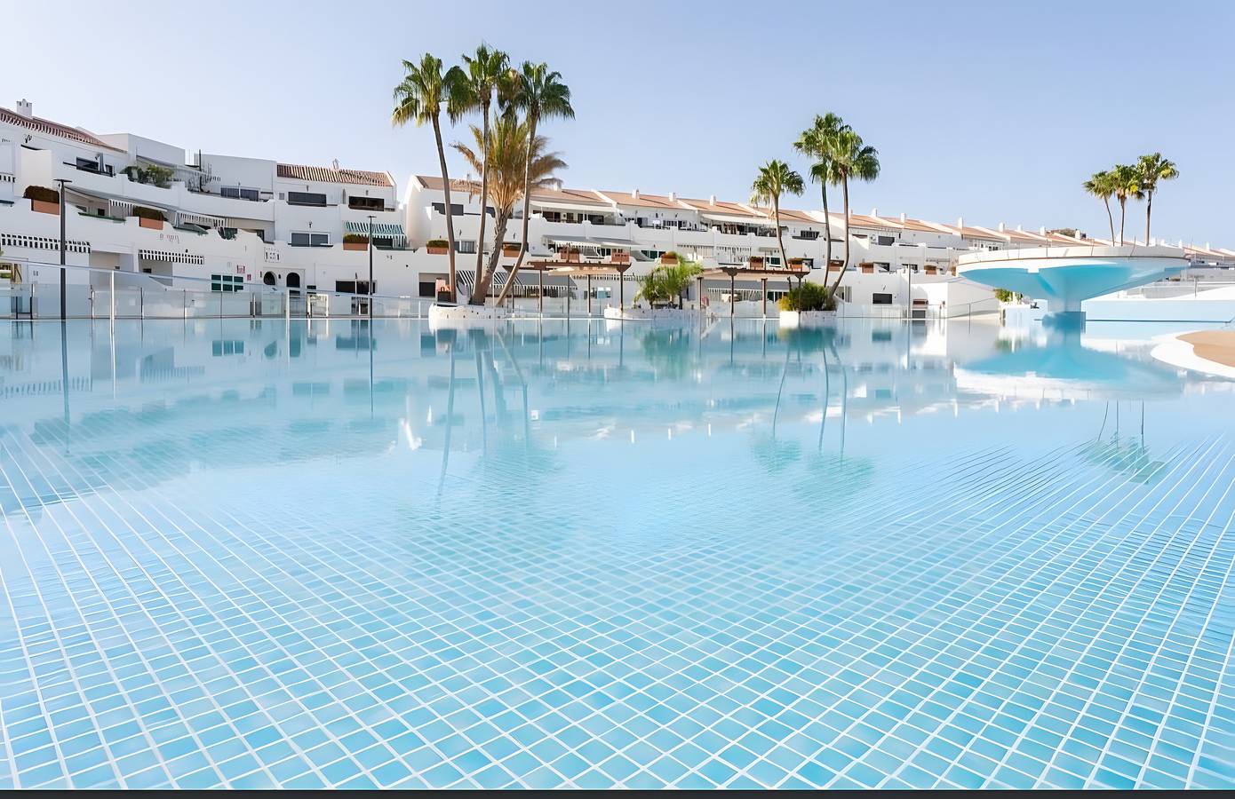 Appartement entier, Vacances 'Costa Serena' avec vue sur la montagne, piscine partagée et Wi-Fi in Costa del Silencio, Arona