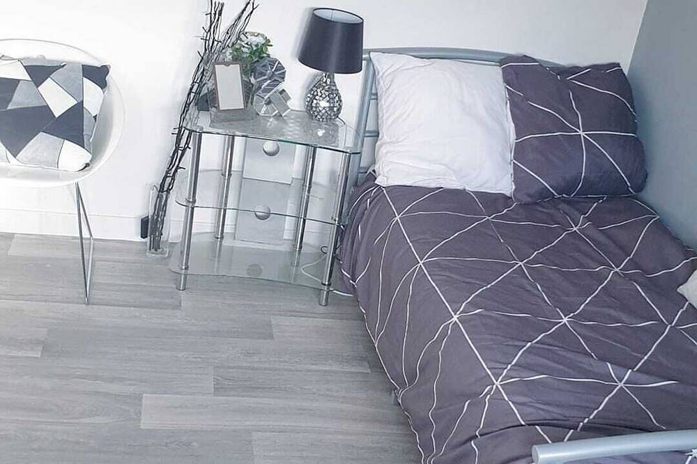 Entire apartment, Paris(12mn), Orly(10mn), Superb spacious room in Juvisy-sur-Orge, Essonne