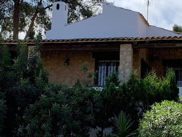 Ferienhaus für 8 Personen, mit Balkon und Terrasse sowie Garten und Pool
