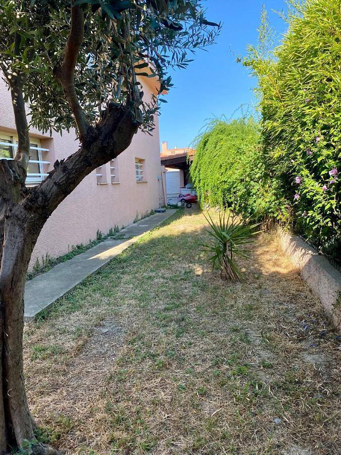 Location de vacances pour 8 personnes, avec jardin ainsi que vue et piscine à Bompas - 4