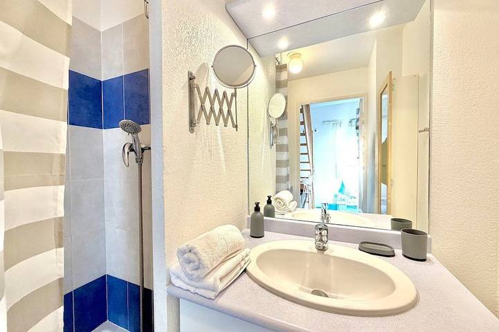 Ganze Wohnung, L’Instant Douceur, 2 guests, Pool in Calvisson in Calvisson, Mittelmeerküste (Frankreich)