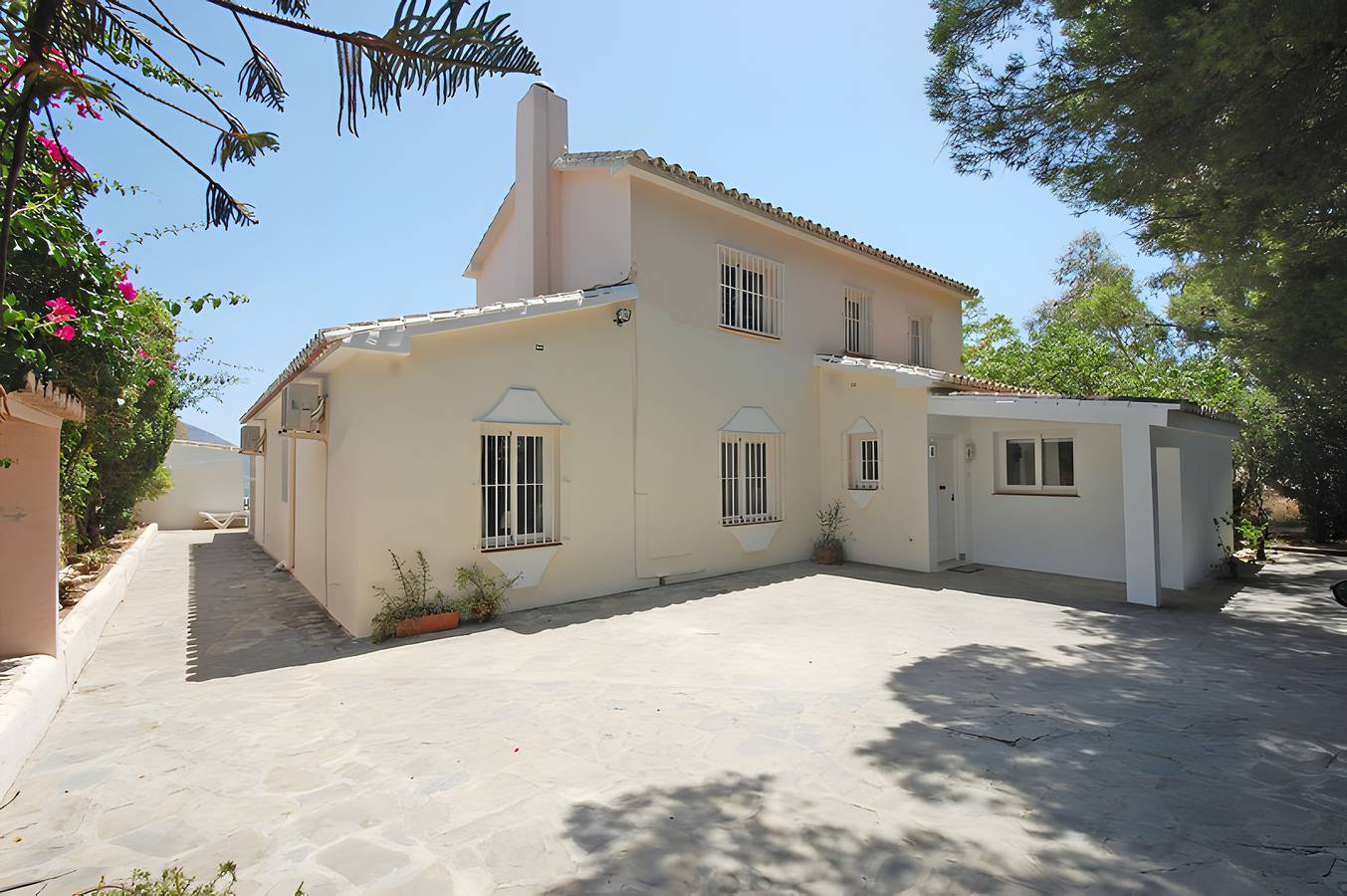 Villa 'Secreta' with Sea View, Wi-Fi and Air Conditioning in Mijas Pueblo, Mijas