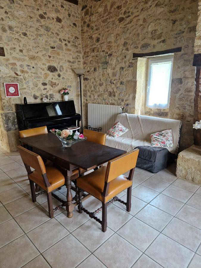 Two-Bedroom House in Paulhiac, Région de Villeneuve-sur-Lot