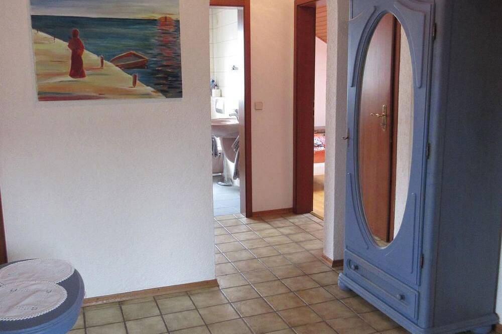 Entire apartment, Vacation apartment Farrnbach - Spacious (70sqm), quiet, 2 bedrooms with south-facing balcony in Fürth, Franconia