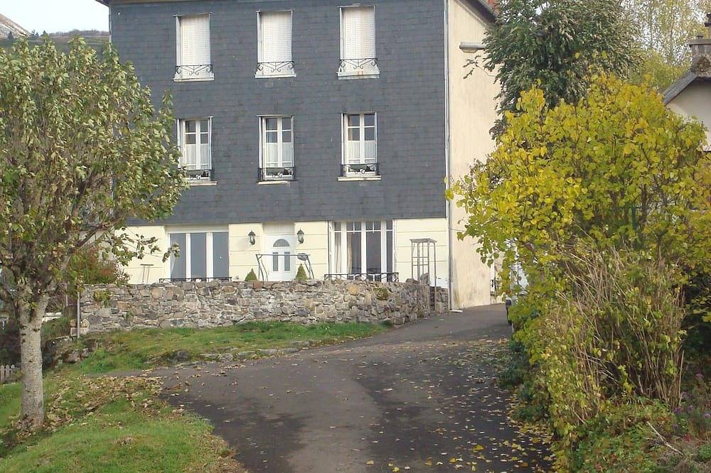 House in the Sancy 7 bedrooms 7 bathrooms in Murat-le-Quaire, Regionaler Naturpark Volcans d'Auvergne