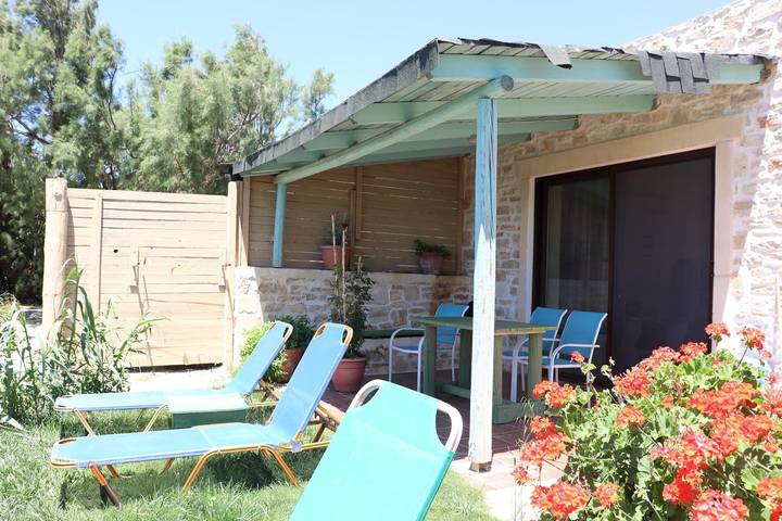 Location de vacances pour 5 personnes, avec jardin ainsi que terrasse et vue, animaux acceptés dans Triopetra - 3
