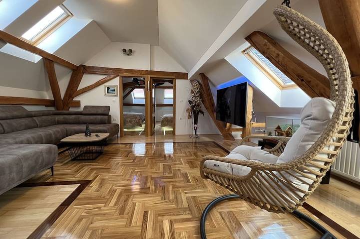 La Luna ⭐⭐⭐⭐⭐ Rustic Deluxe Apartment with Pool & Jacuzzi Bikes and Parking in Našice, Osijek-Baranja