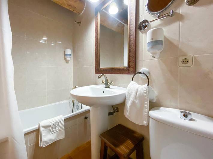 Location de vacances pour 15 personnes, avec vue et balcon à Rialp - 2