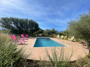 Gîte pour 10 personnes, avec terrasse ainsi que piscine et jardin, animaux acceptés à Calvi