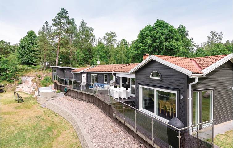 Ferienhaus für 10 Personen, mit Terrasse und Garten sowie Sauna und Seeblick in Östergötland - 3