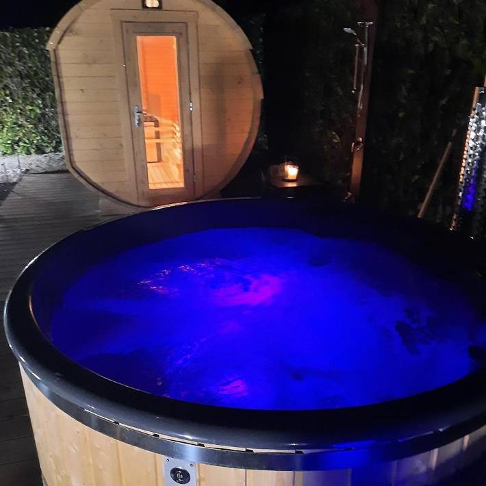 Villa per 10 persone, con sauna e panorama nonché piscina e giardino, con animali domestici in Langhe