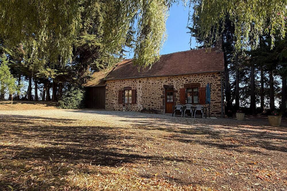 Maison de campagne au calme, jardin, cheminée, proche village et loisirs in Ségrie, Sarthe
