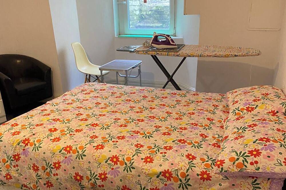 6 Bed - 5 Bath - Sleeps 6 - Free Parking in Bolton, Greater Manchester