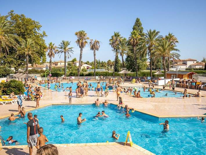 Camping pour 4 personnes, avec bassin pour enfant