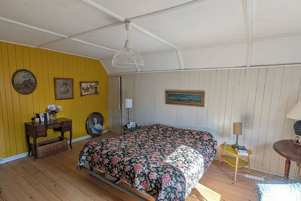 Wooden chalet with exceptional view of Lyon - 4 bedrooms - garden & swimming pool in Sainte-Foy-lès-Lyon, Lyon und Umgebung