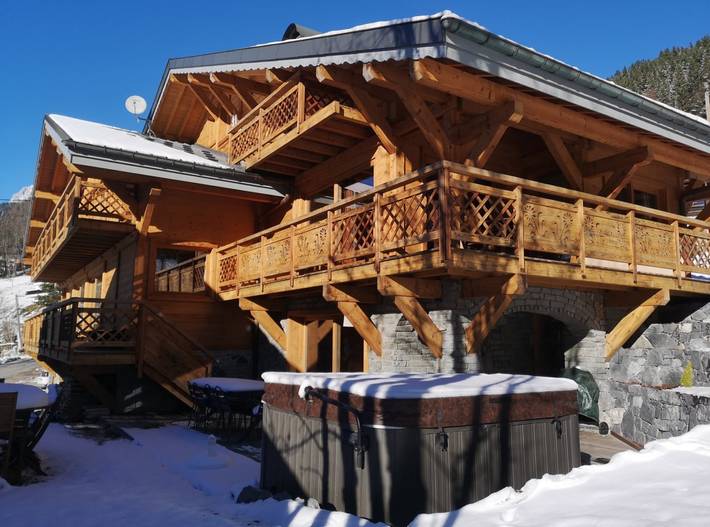 Chalet pour 30 personnes, avec terrasse et jardin ainsi que jacuzzi et sauna, animaux acceptés