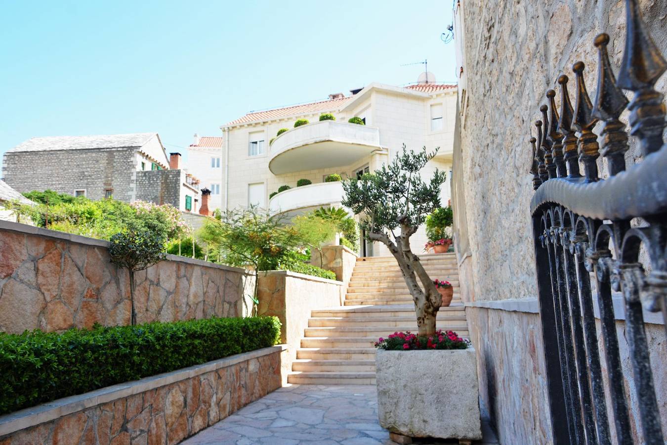 Ganze Ferienwohnung, Wohnung in Pučišća mit Grill, Terrasse und Garten und herrlichem Blick in Pucisca, Brac