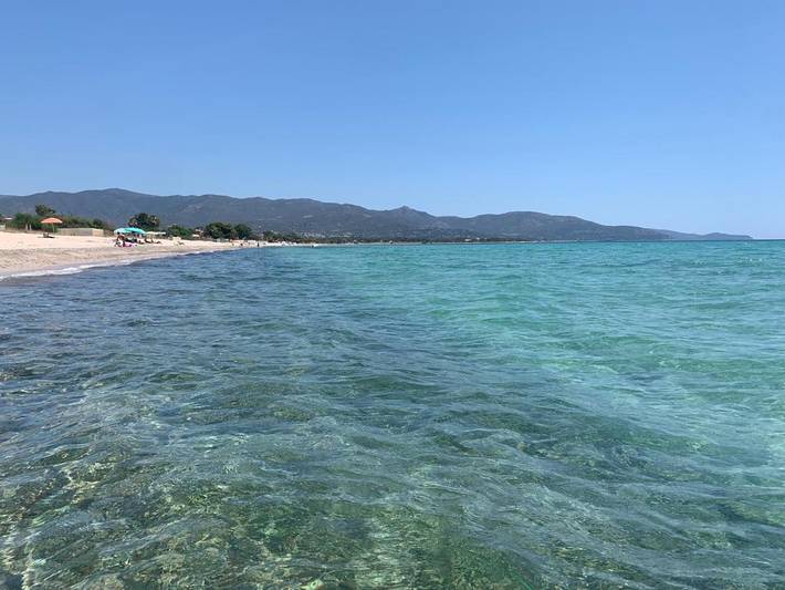 Casa sulla spiaggia per 10 persone, con panorama e giardino in Sud della Sardegna