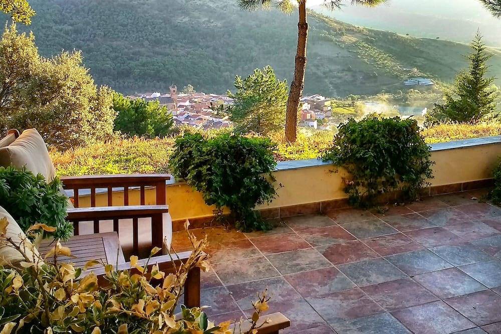 Apartment for 2 people, beautiful terrace (A3) in Berzocana, Cáceres Region