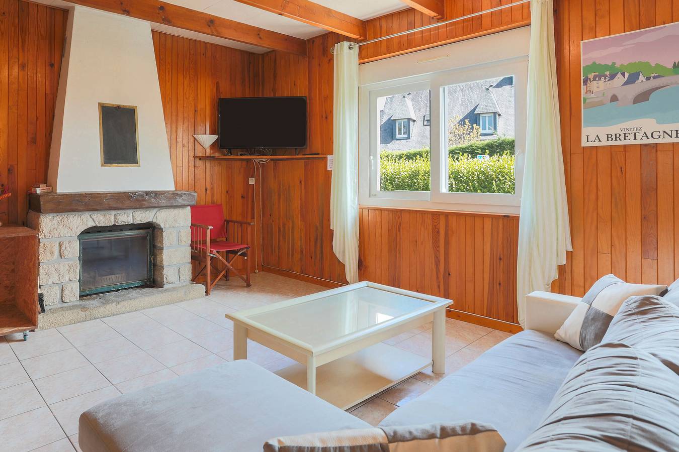 Holiday Home 'Yvonne' with Private Garden and Wi-Fi in Plouha, Côte de Goëlo
