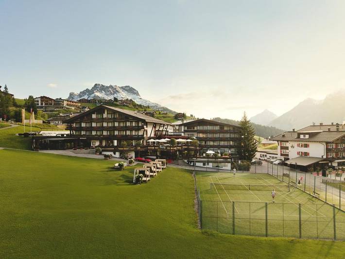 Hotel voor 2 personen, with sauna and whirlpool as well as zwembad and tuin in Lech