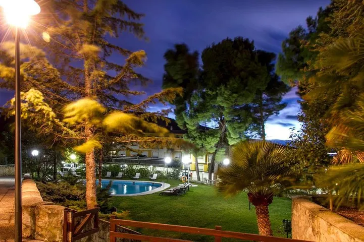 Hotel para 2 personas, con jardín además de sauna y piscina - 1