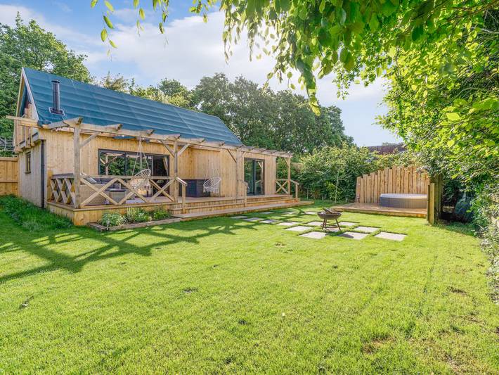 Glamping for 6 people, with garden, with pets in West Sussex