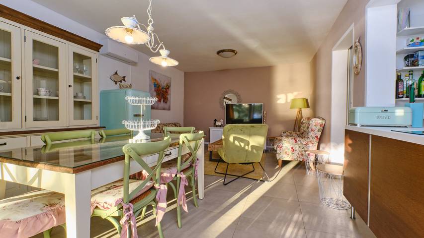 Villa Hemingway beachfront by Villas Guide in Lukovo Šugarje, Naturpark Velebit