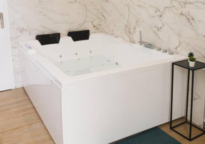 Gîte pour 2 personnes, avec jardin ainsi que jacuzzi et terrasse à Évreux - 3