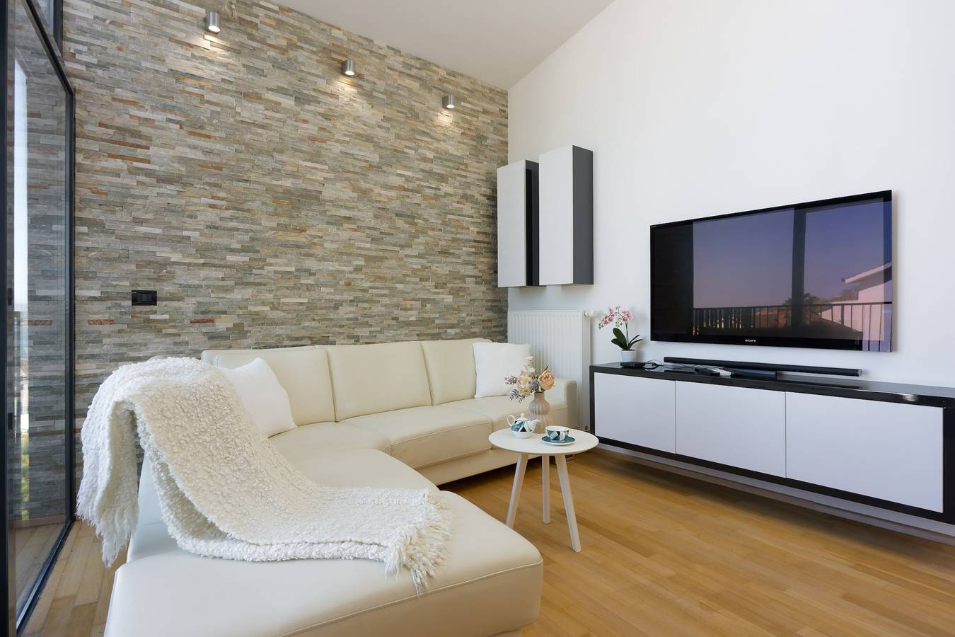 Azure Adriatic Residence w/ Sea-View Balcony in Koper, Slowenische Riviera