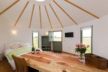 Camping for 2 People in Wootton Bridge, Isle of Wight, Photo 2