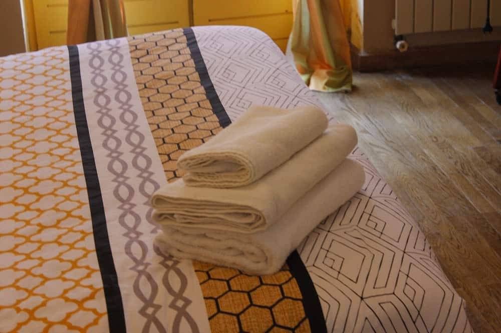 500m² Provencal villa in the Vaucluse, with swimming pool on 1.6ha (25 pers max) in Bollène, Vaucluse